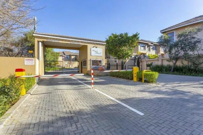 3 Bedroom Apartment for Sale For Sale in Paulshof - MR454277