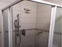 Bathroom 1 - 5 square meters of property in Reyno Ridge