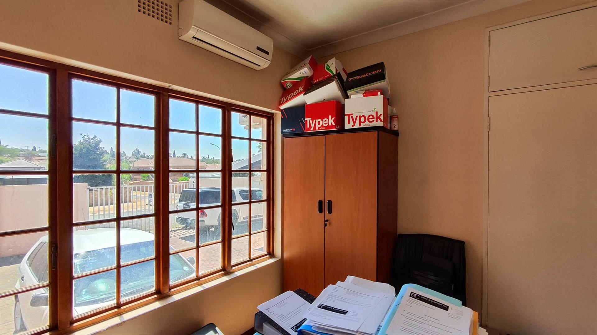 Rooms - 182 square meters of property in Kempton Park