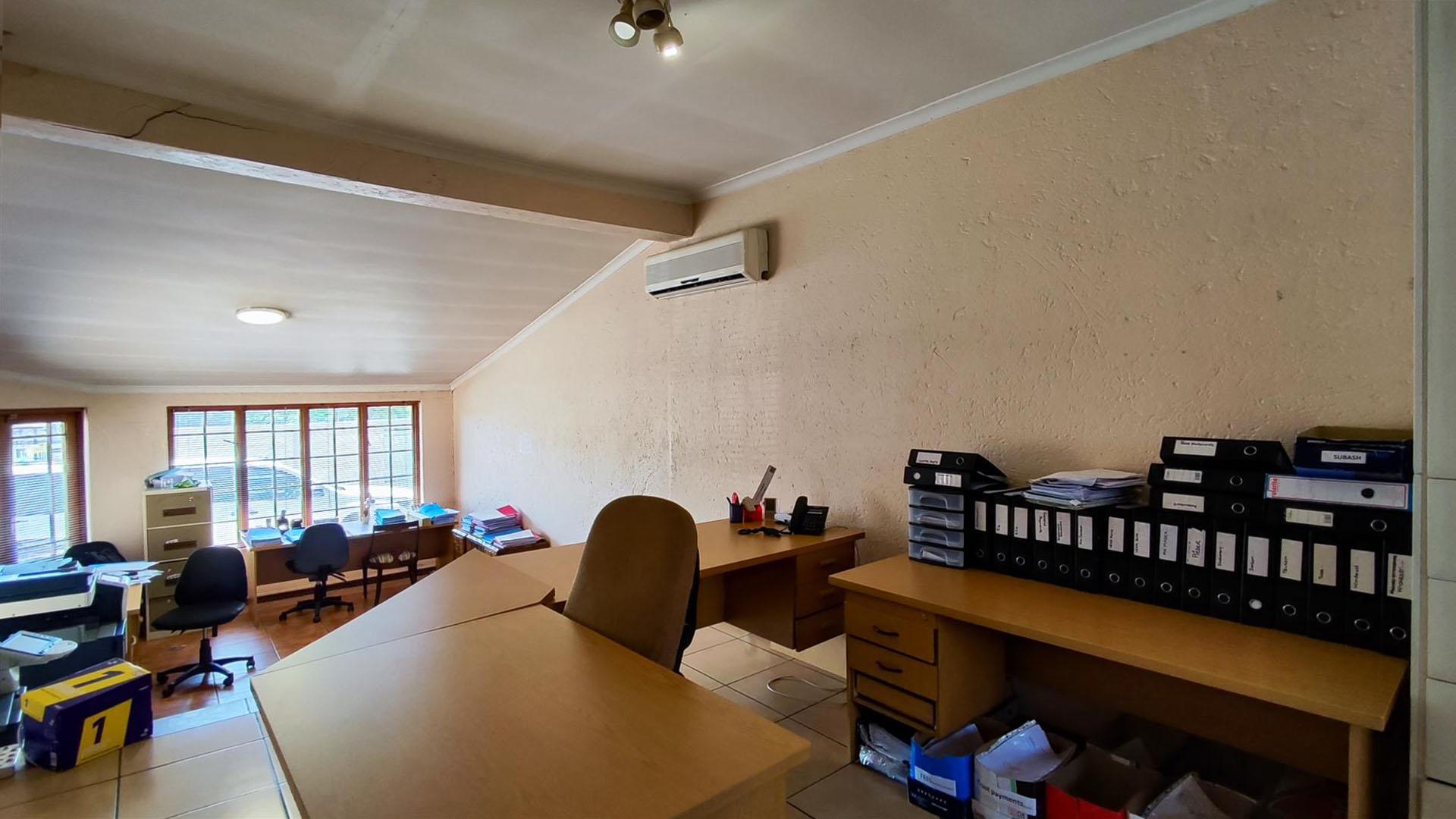 Rooms - 182 square meters of property in Kempton Park