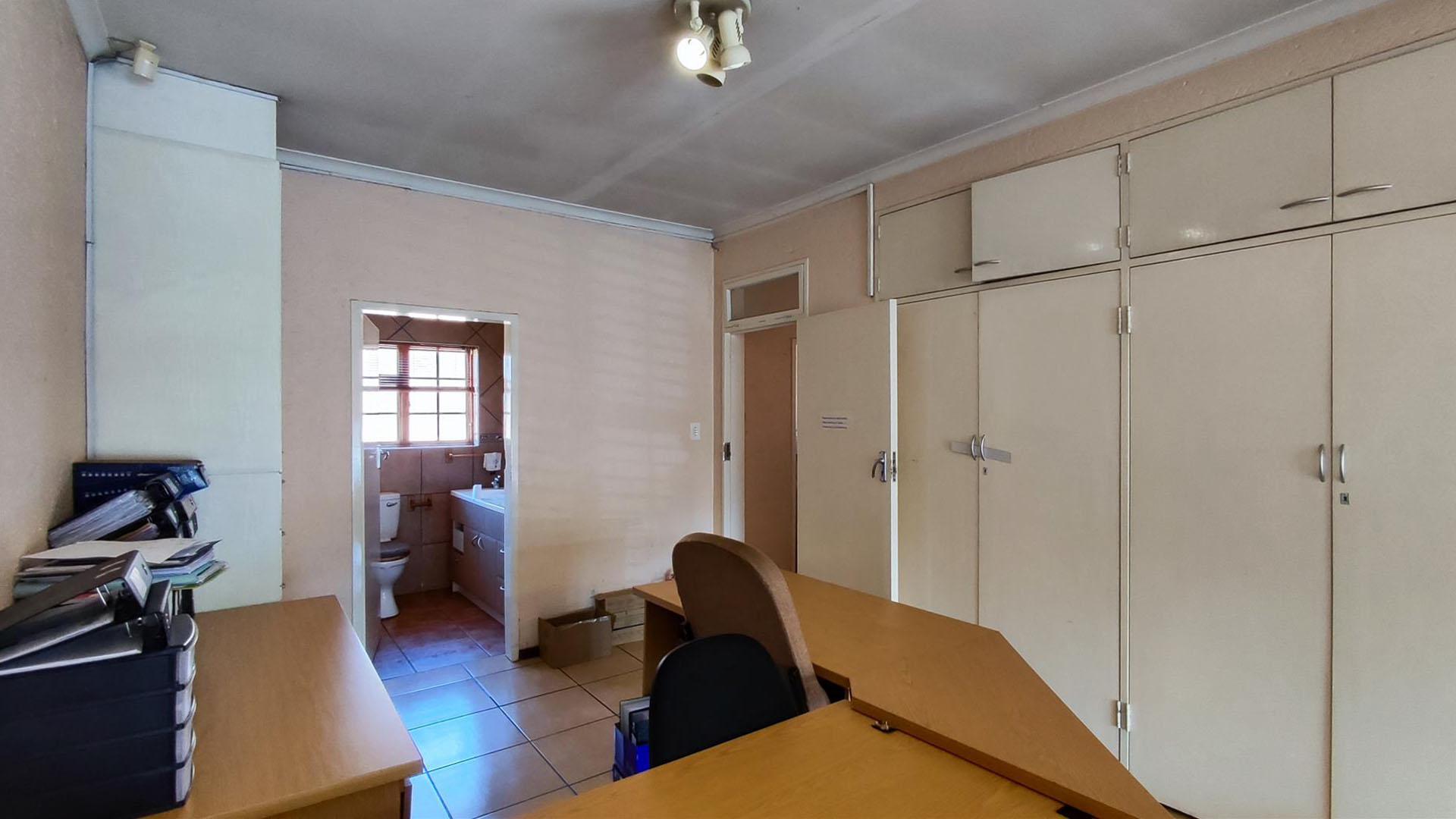 Rooms - 182 square meters of property in Kempton Park