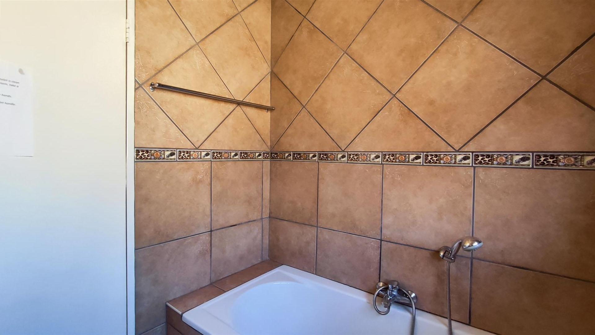 Bathroom 2 - 5 square meters of property in Kempton Park