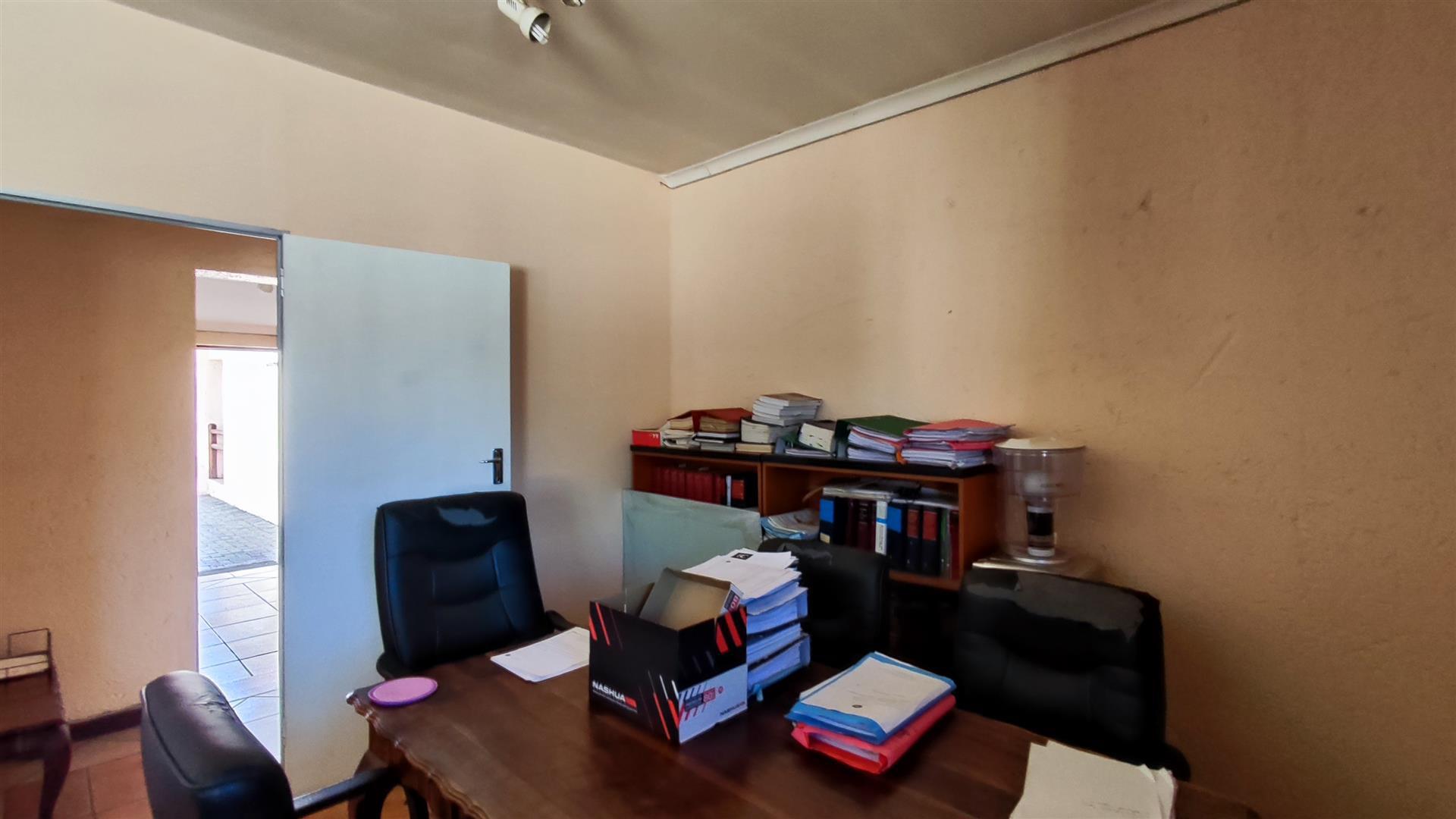 Rooms - 182 square meters of property in Kempton Park