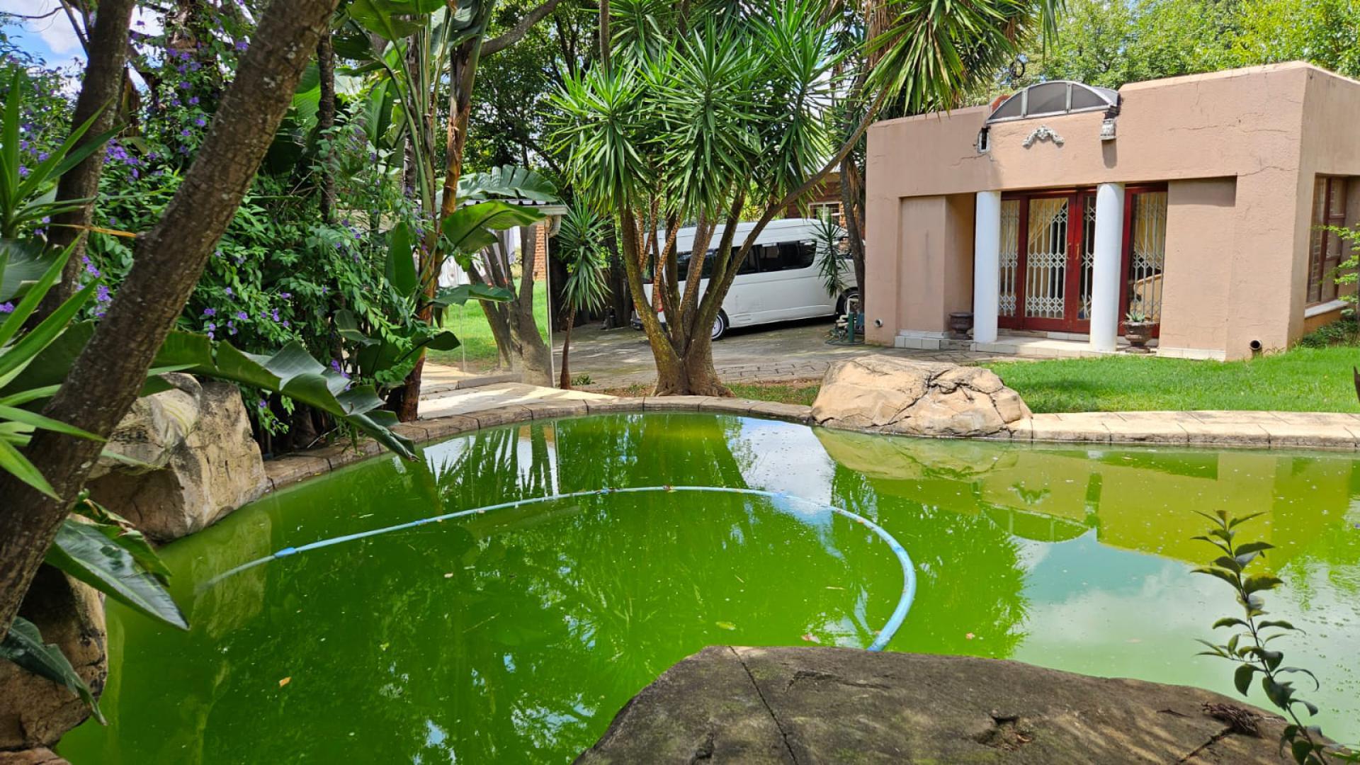 Spaces of property in Helderkruin