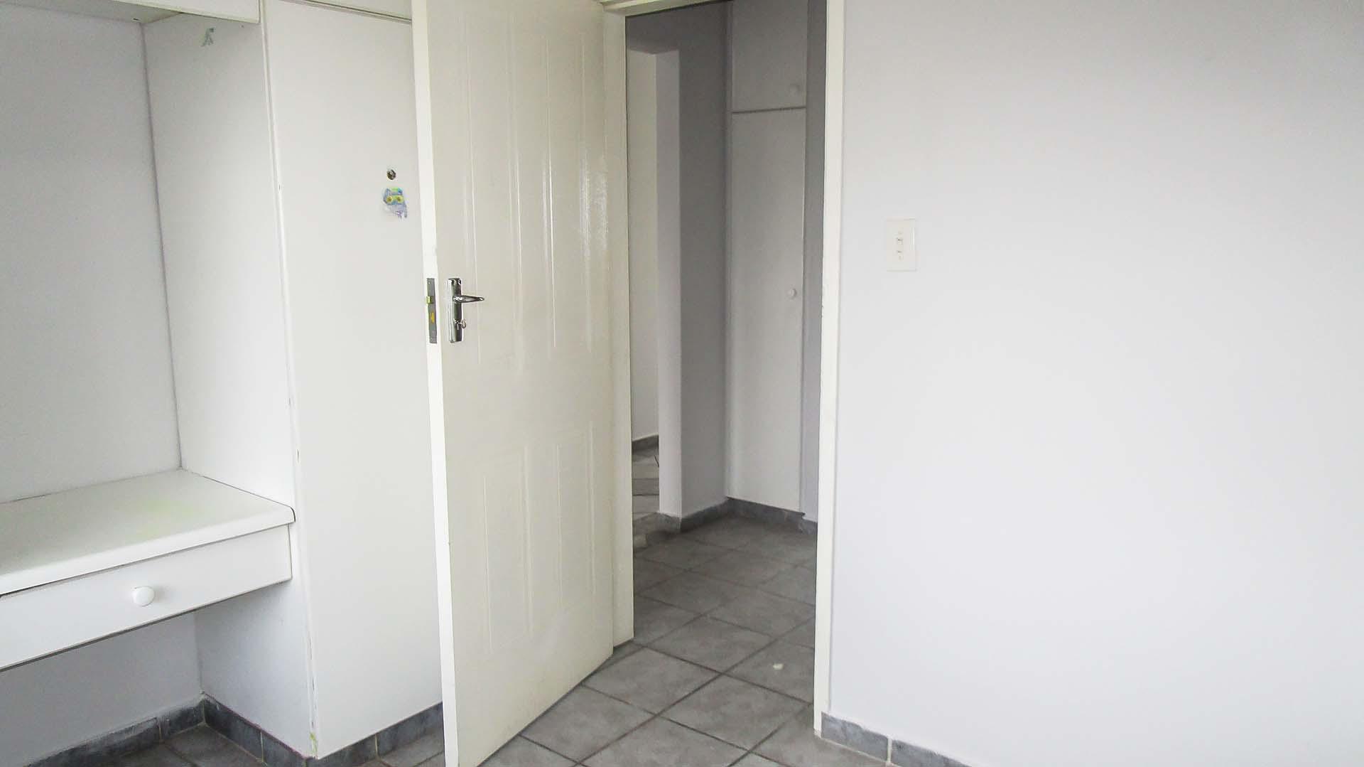 Bed Room 2 - 11 square meters of property in Elysium