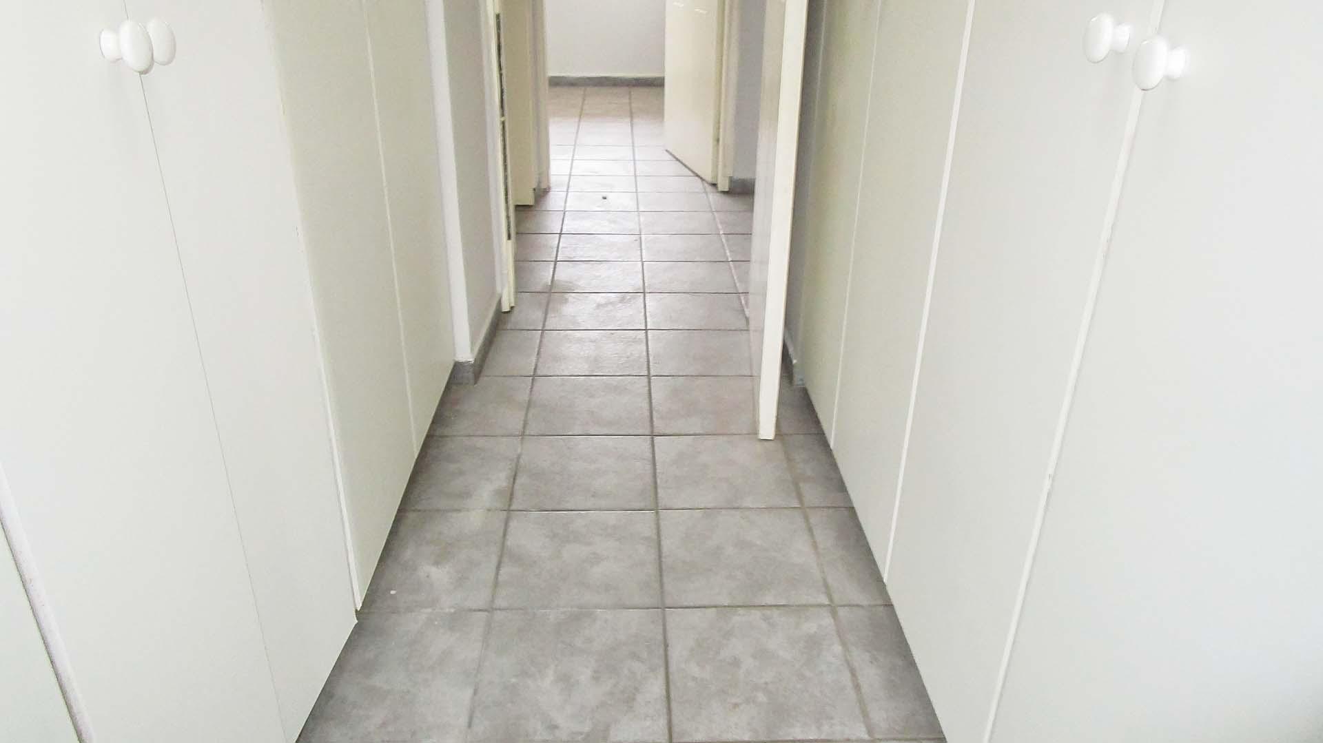 Main Bedroom - 26 square meters of property in Elysium