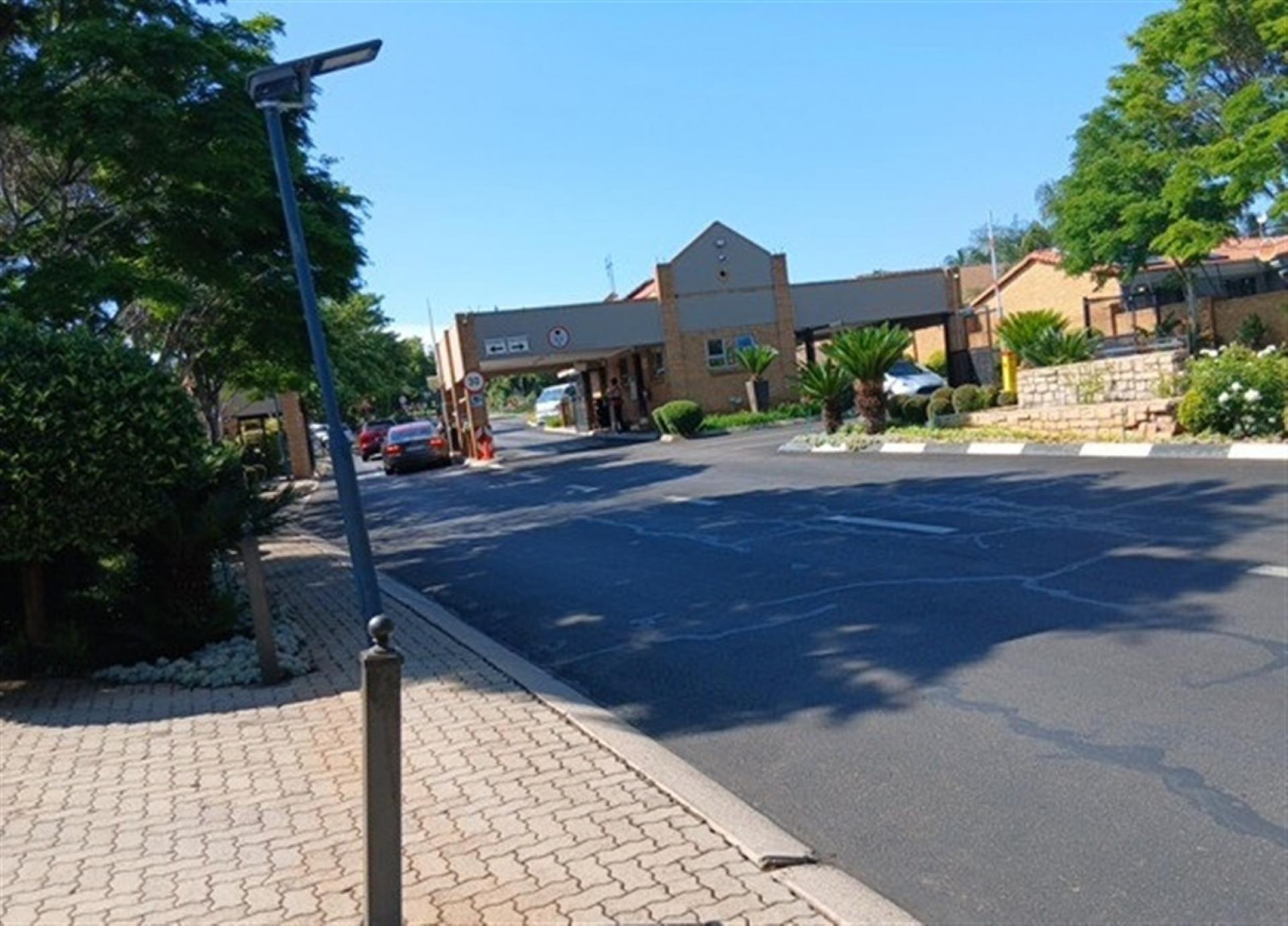Front View of property in Amberfield Crest