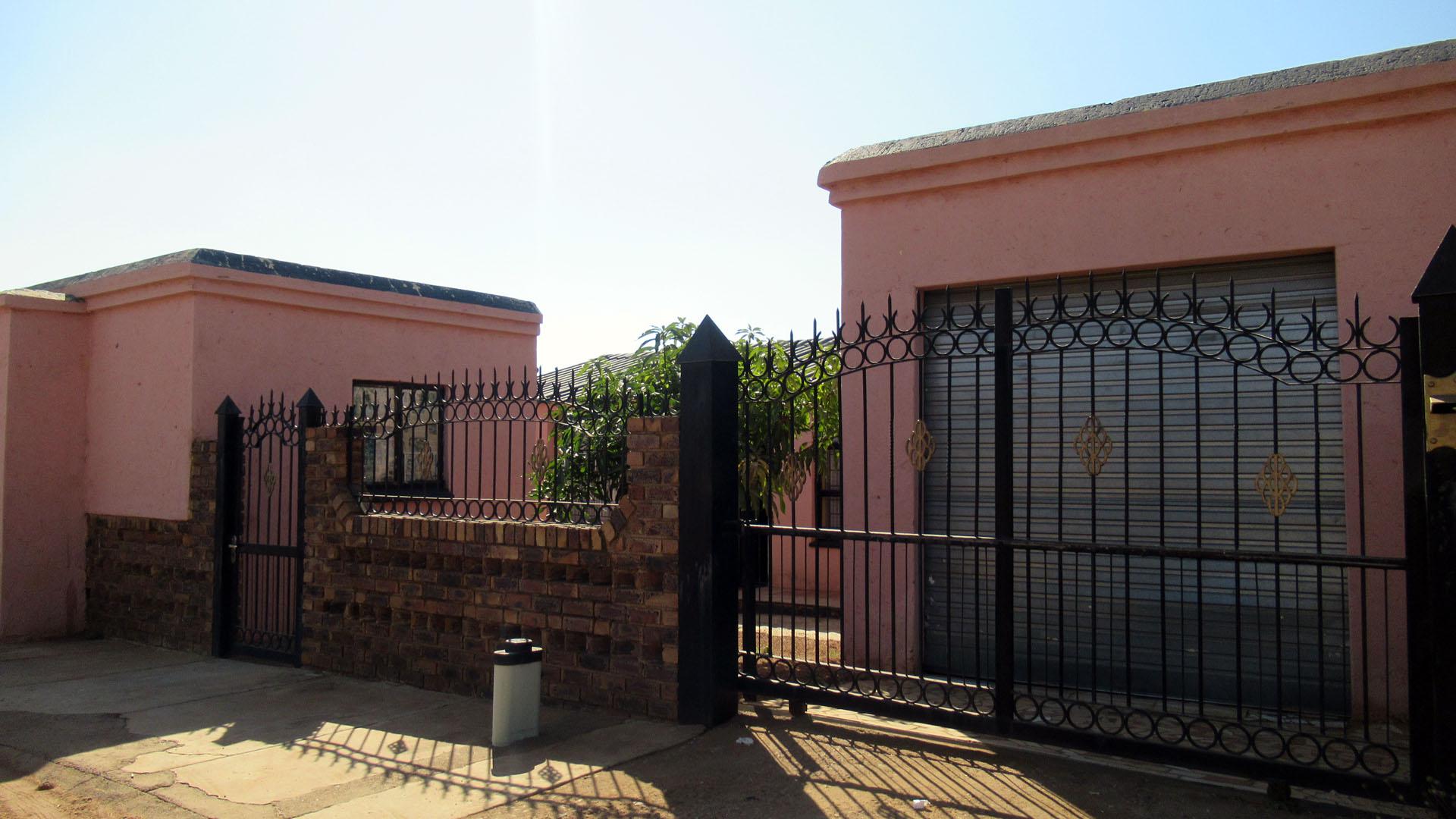 Front View of property in Mabopane