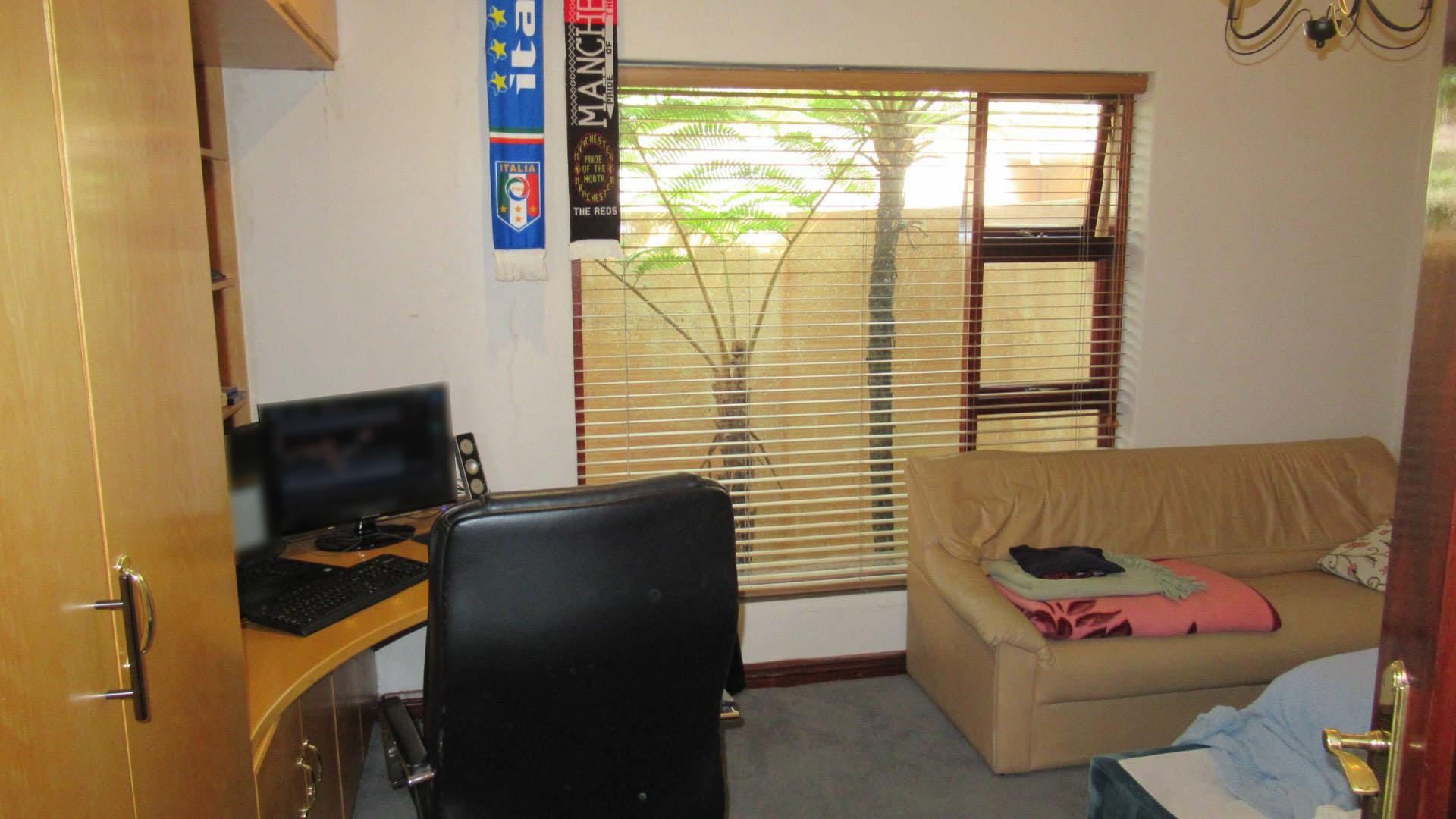 Bed Room 1 - 33 square meters of property in Benoni