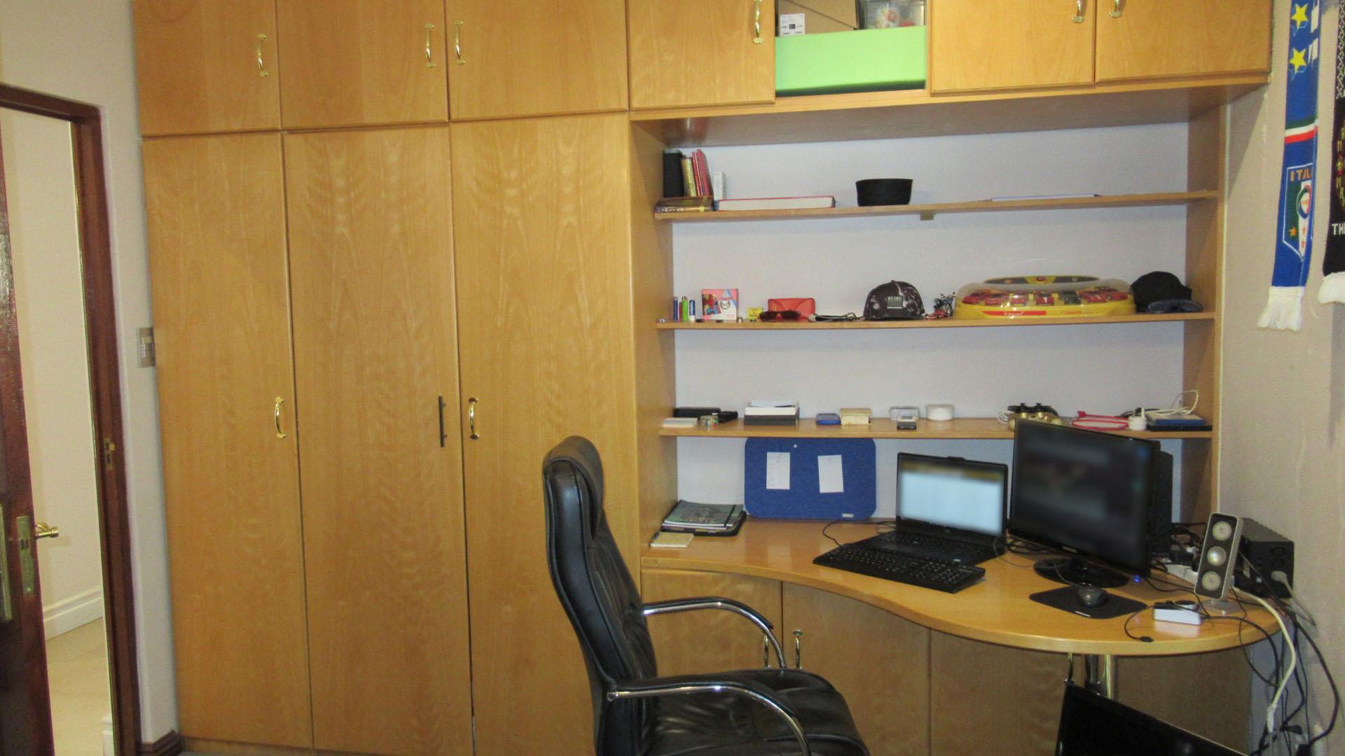 Bed Room 1 - 33 square meters of property in Benoni