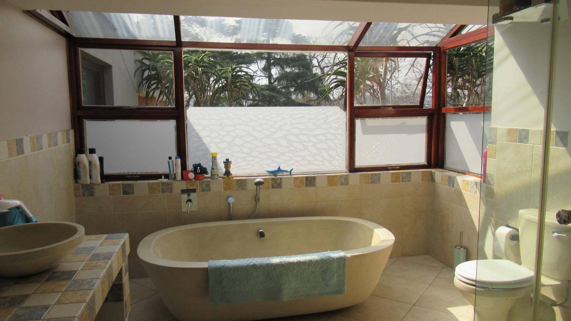 Main Bathroom - 22 square meters of property in Benoni