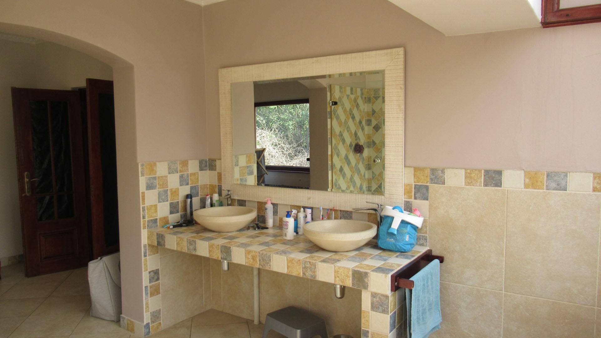 Main Bathroom - 22 square meters of property in Benoni