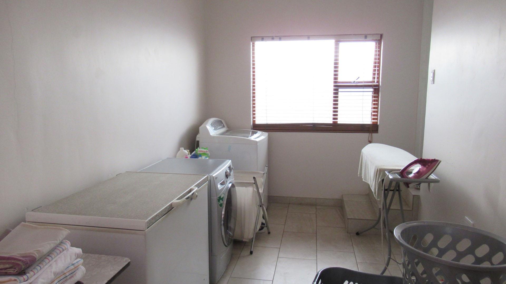 Rooms - 65 square meters of property in Benoni