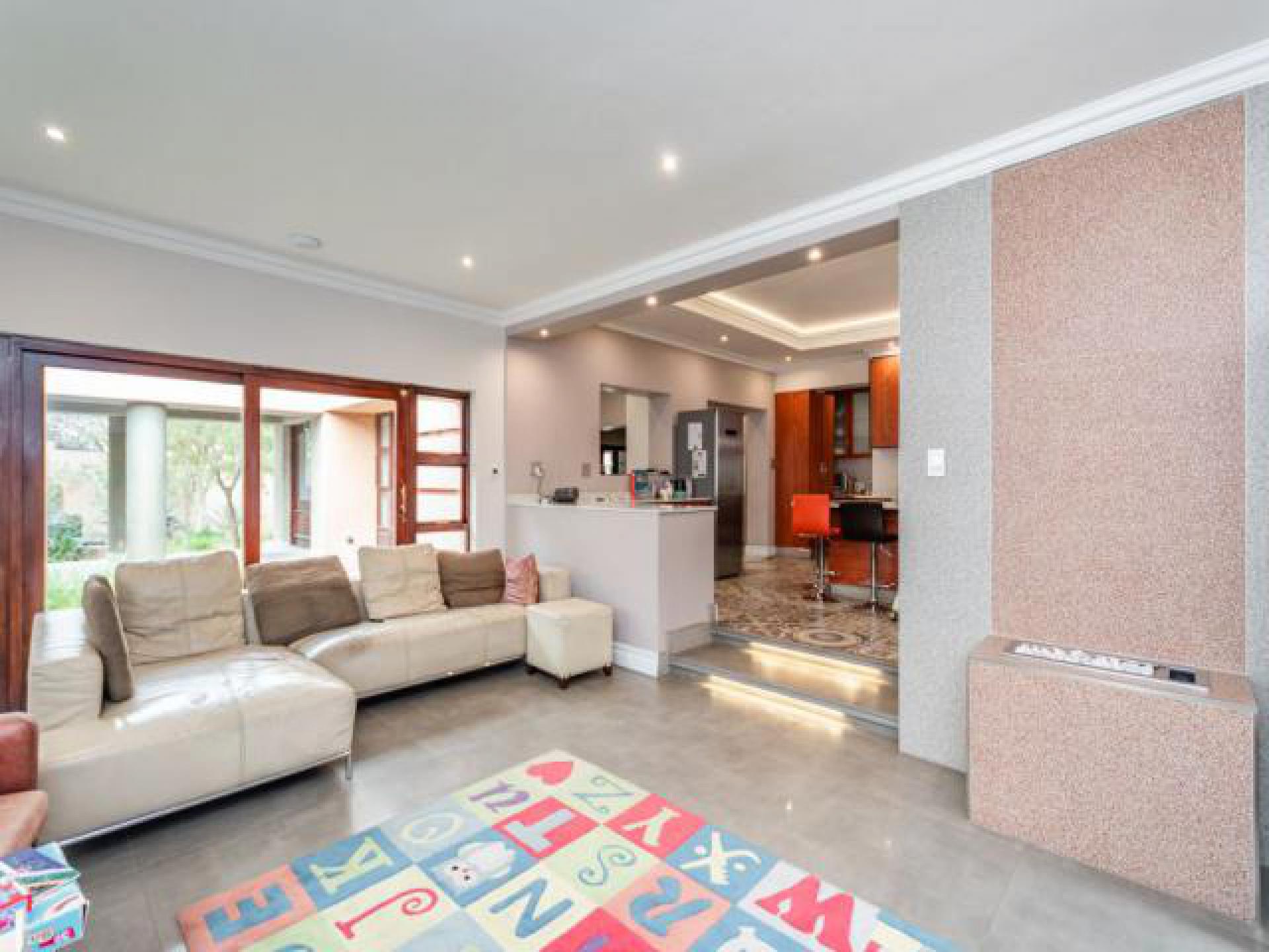 Lounges - 42 square meters of property in Benoni