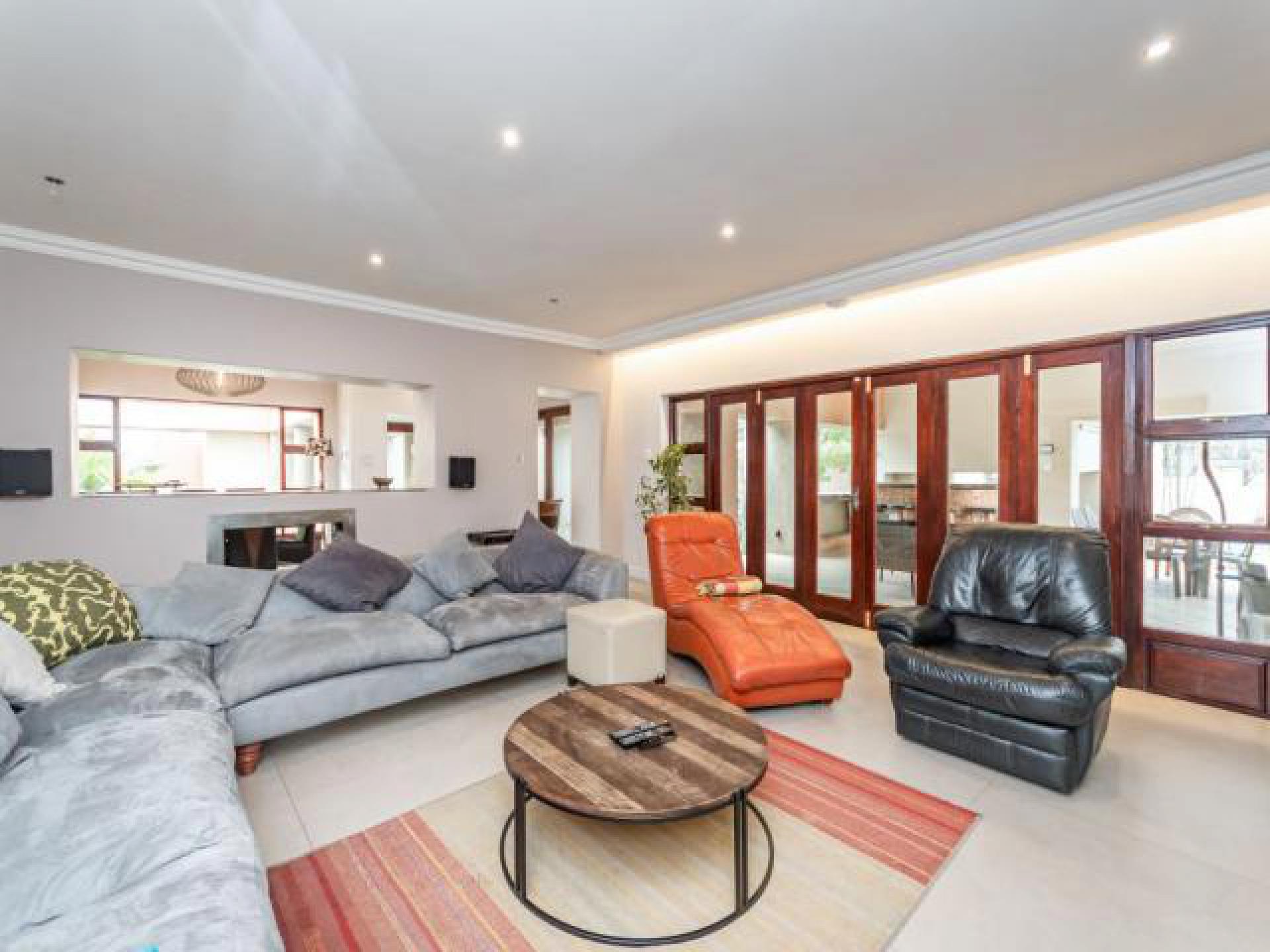 Lounges - 42 square meters of property in Benoni