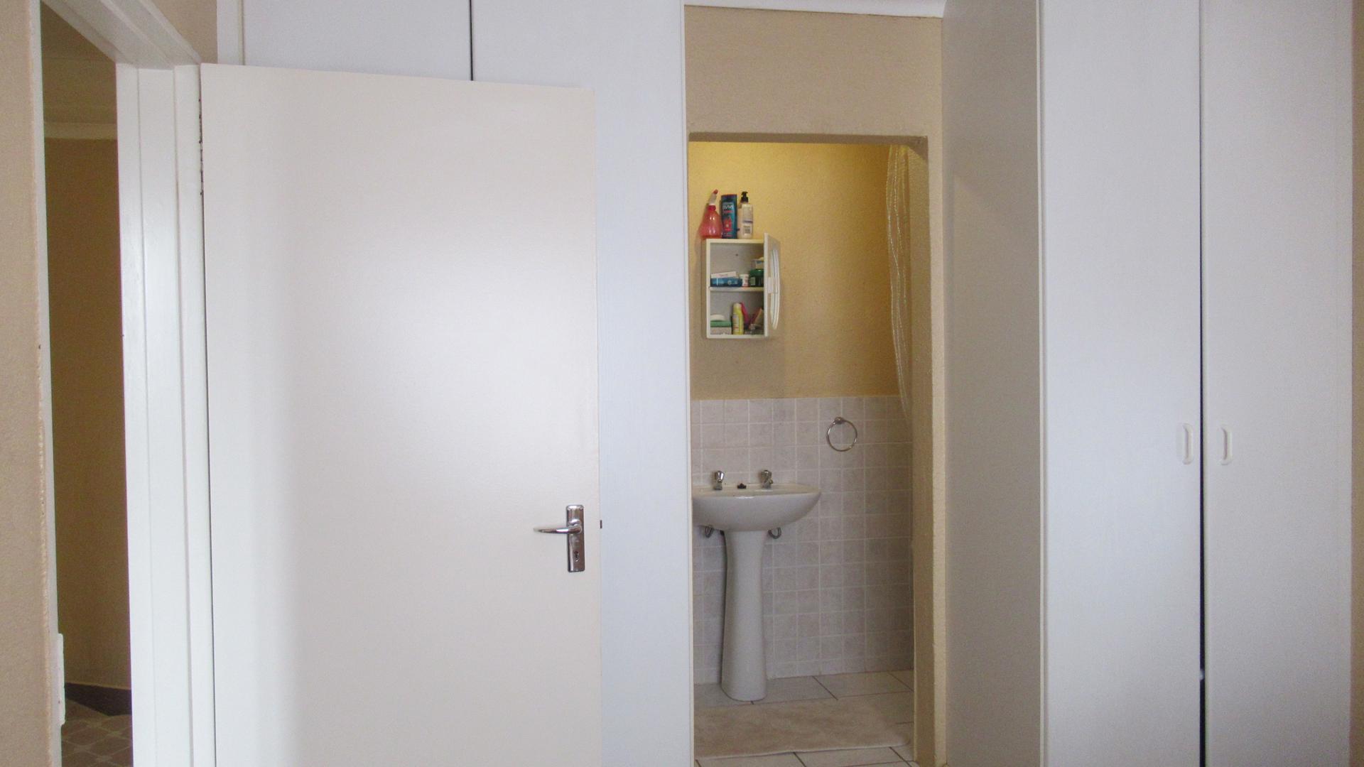 Main Bedroom - 14 square meters of property in Celtisdal