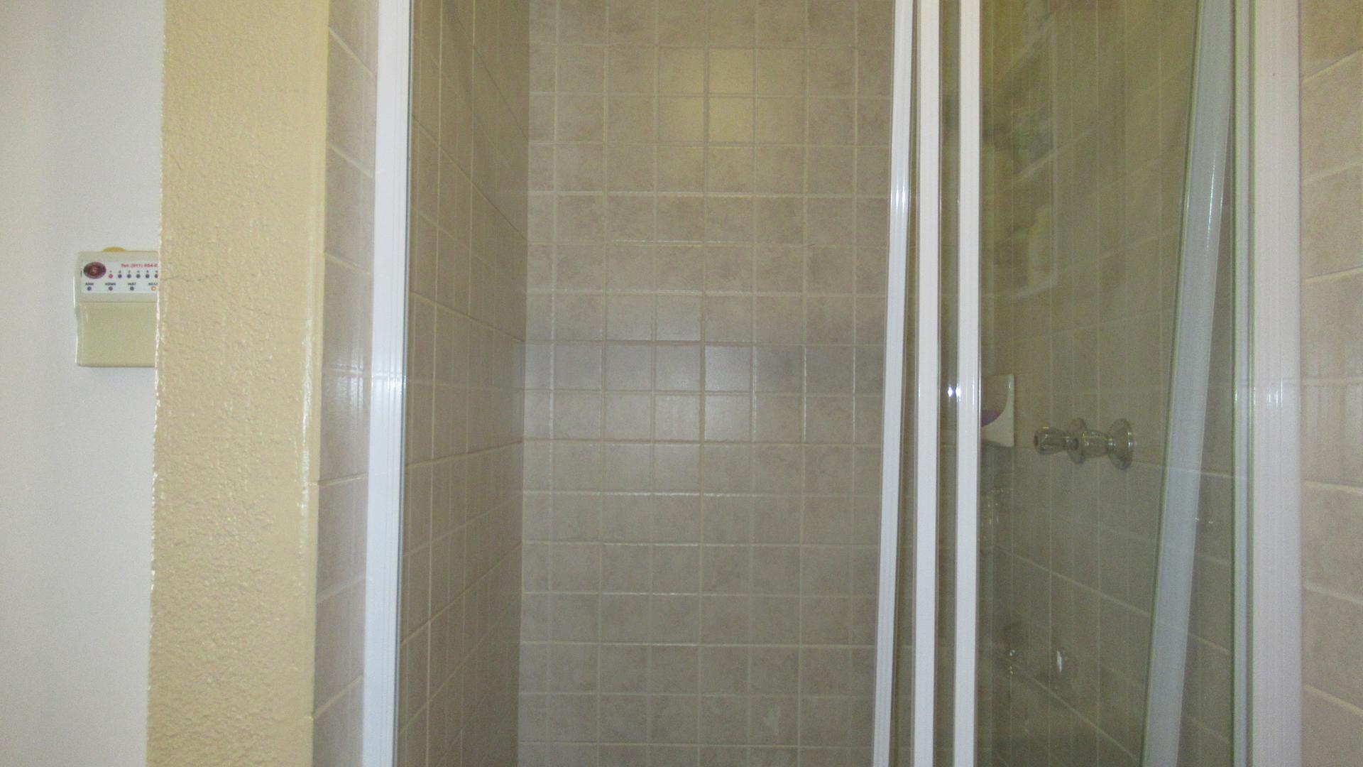 Main Bathroom - 4 square meters of property in Celtisdal
