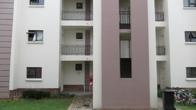 Standard Bank EasySell 2 Bedroom Apartment for Sale in Fourways - MR456329