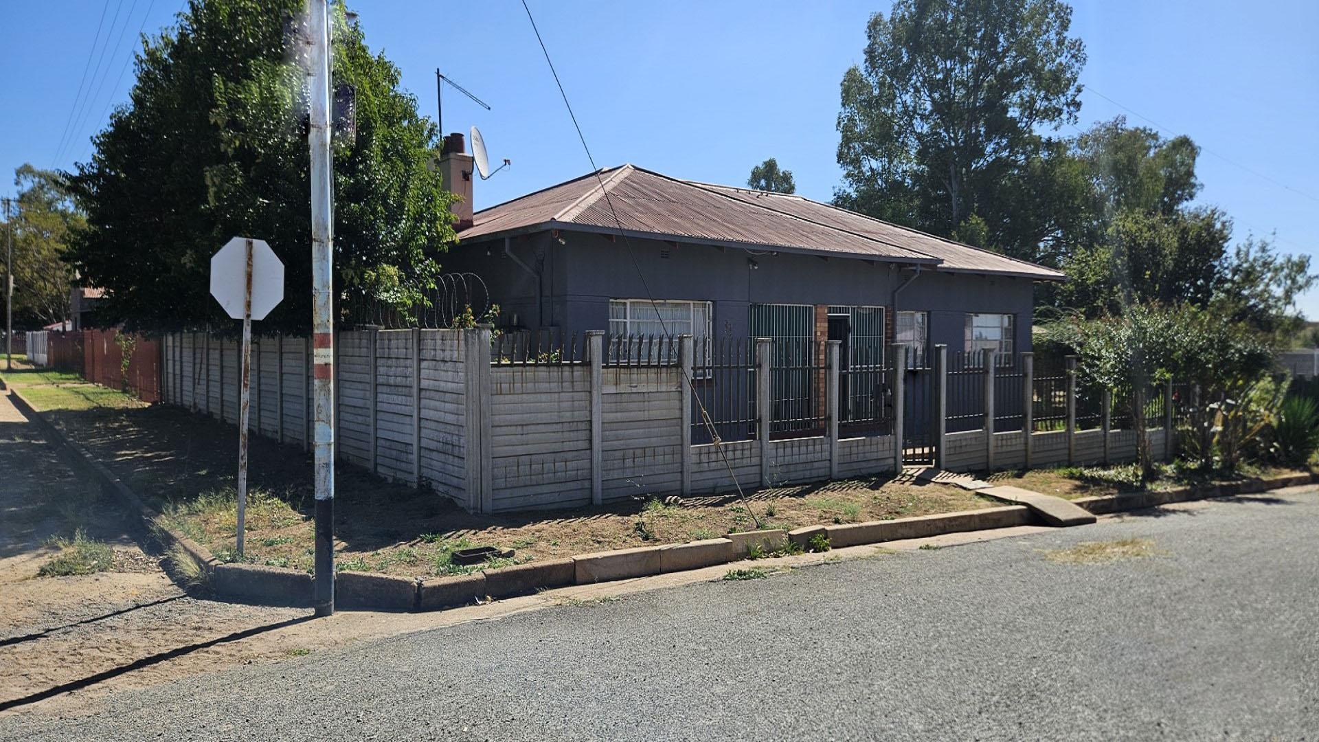 Front View of property in Vredefort