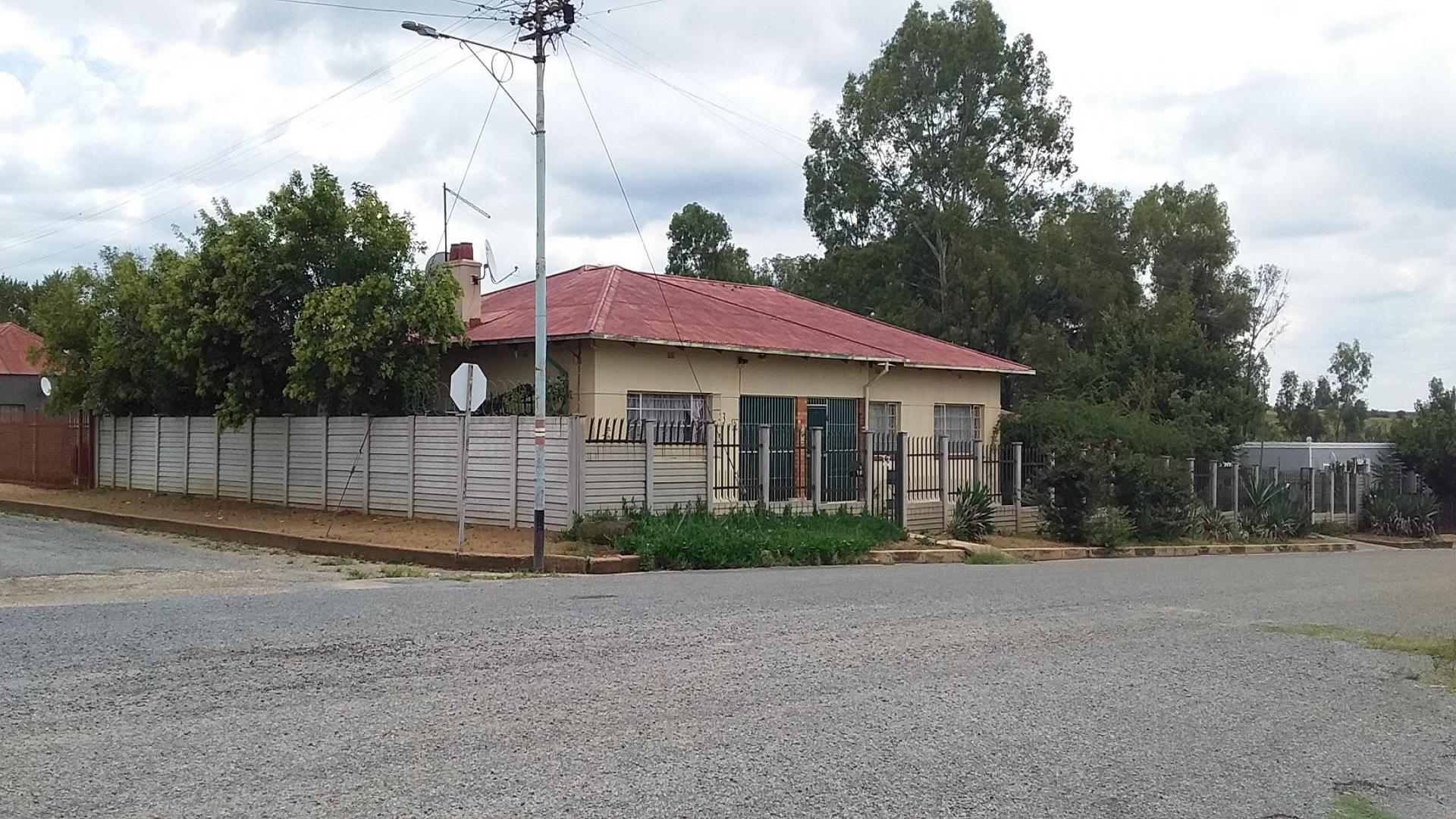 Front View of property in Vredefort