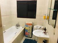 Bathroom 1 - 5 square meters of property in Thatchfield Gardens