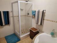 Main Bathroom - 9 square meters of property in Thatchfield Gardens