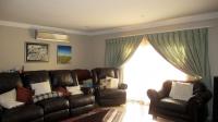 Lounges - 35 square meters of property in Thatchfield Gardens