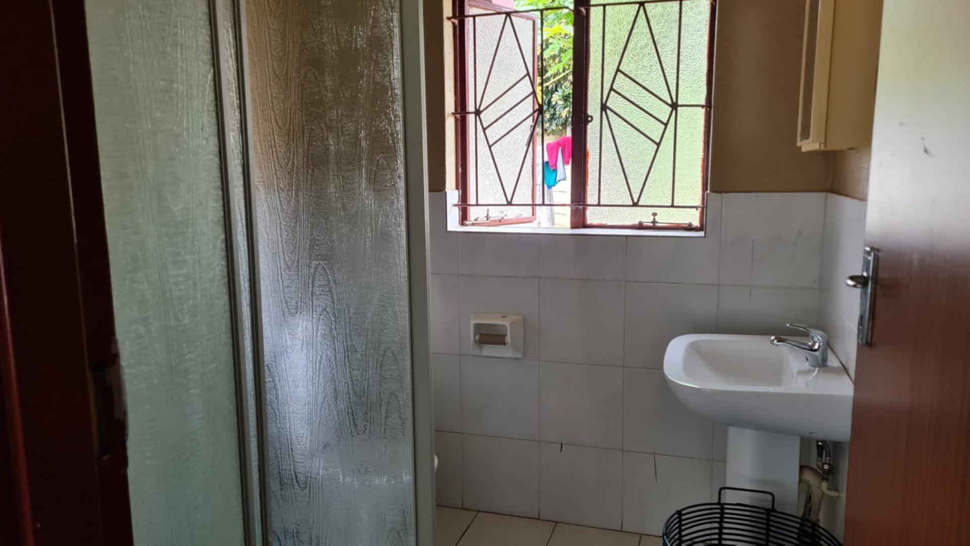 Bathroom 2 of property in Kingsview