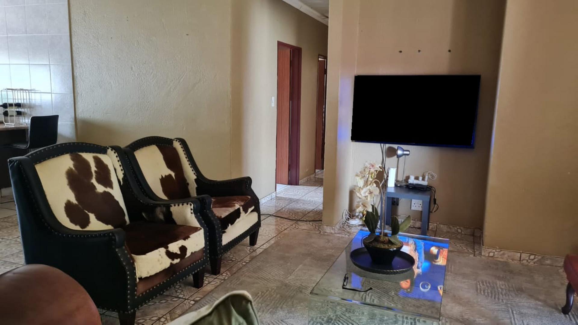 Lounges of property in Kingsview