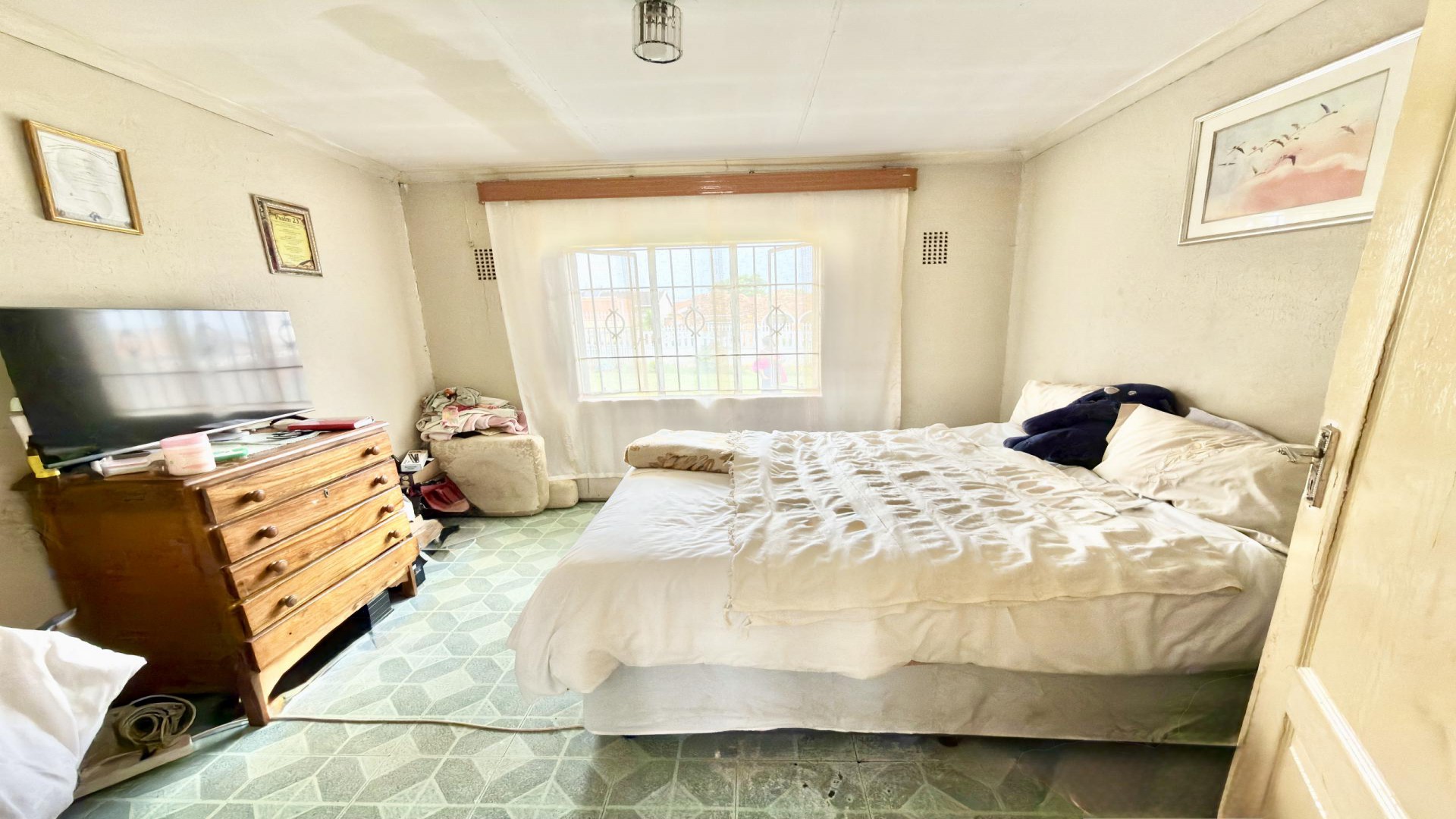 Bed Room 1 of property in Lenasia South
