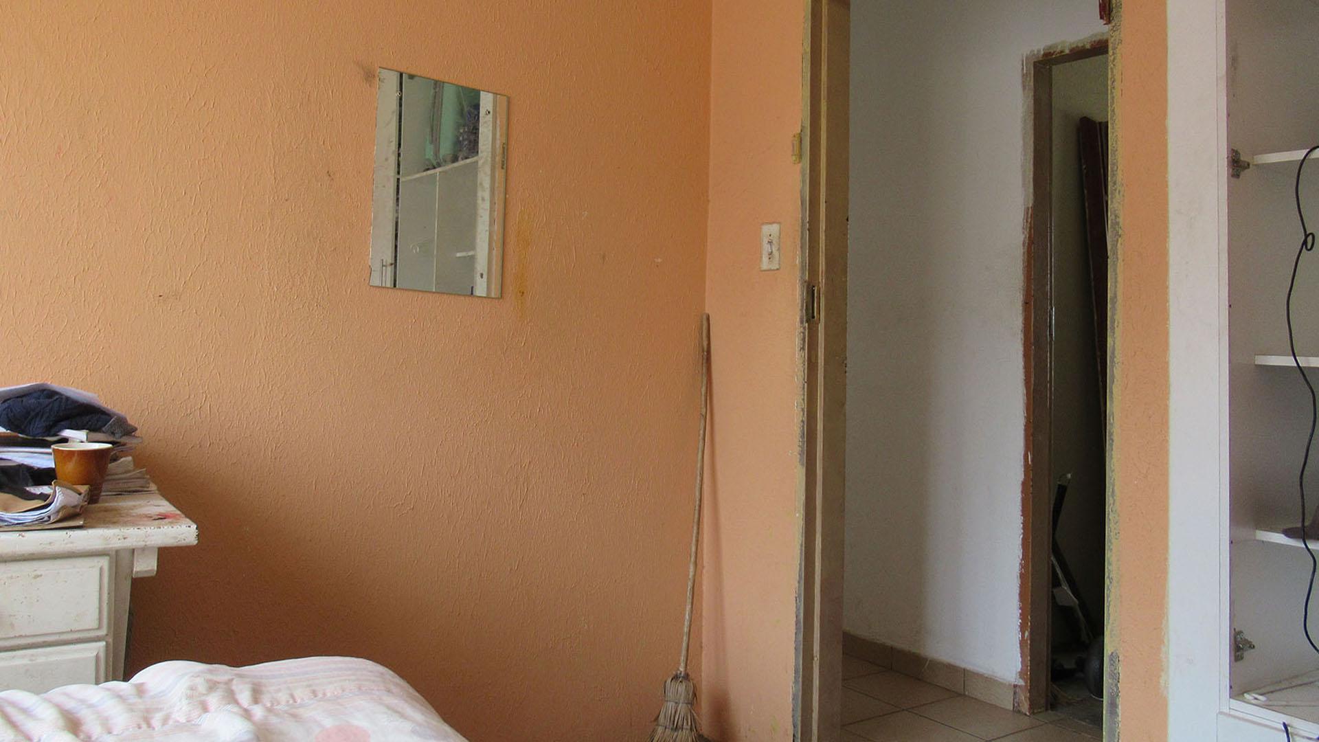 Bed Room 3 - 10 square meters of property in Lenasia South