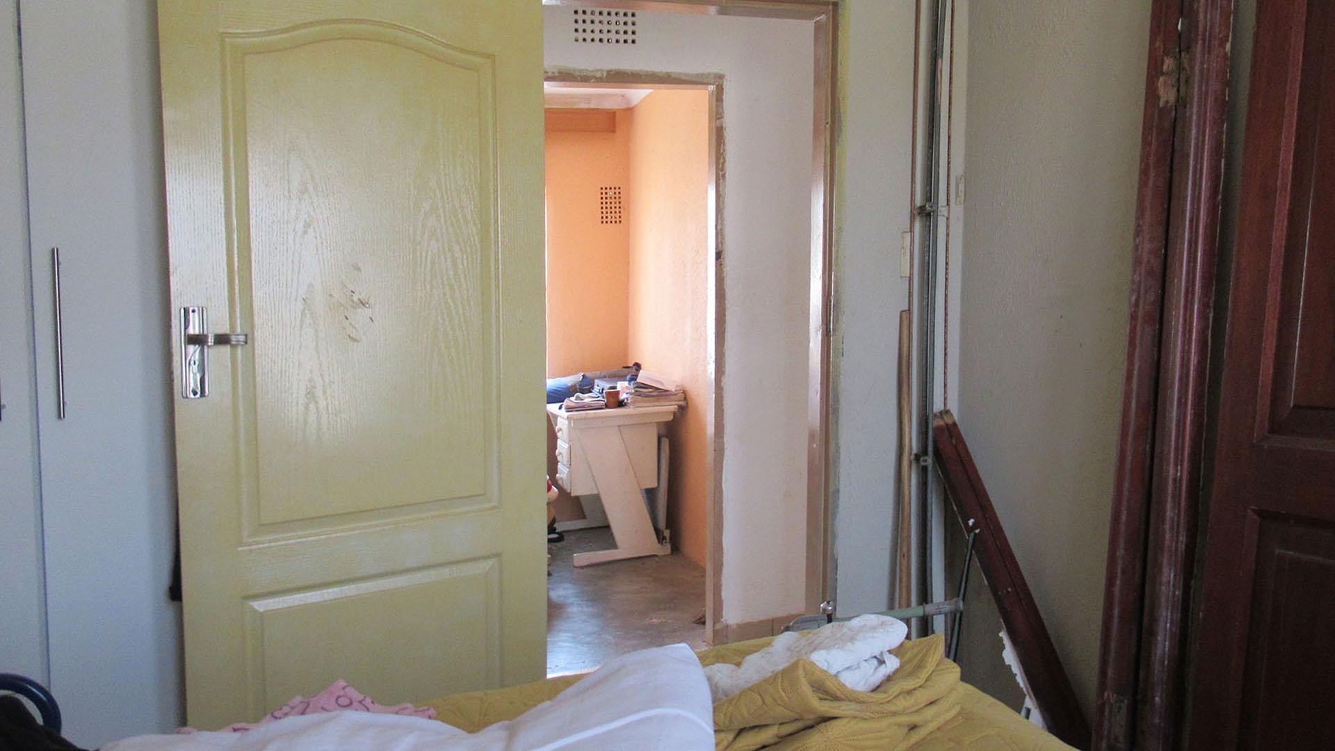 Bed Room 2 - 13 square meters of property in Lenasia South