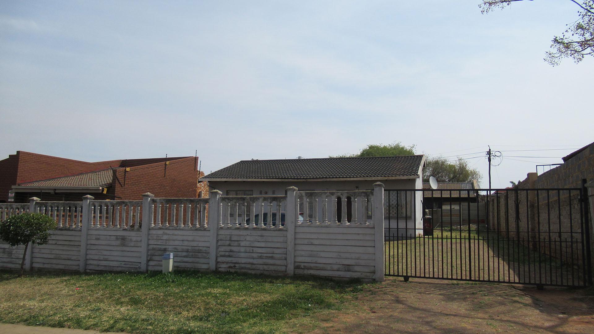 Front View of property in Lenasia South