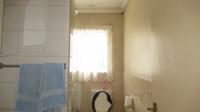 Bathroom 1 - 5 square meters of property in Parkhaven