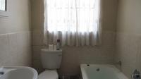 Main Bathroom - 6 square meters of property in Parkhaven