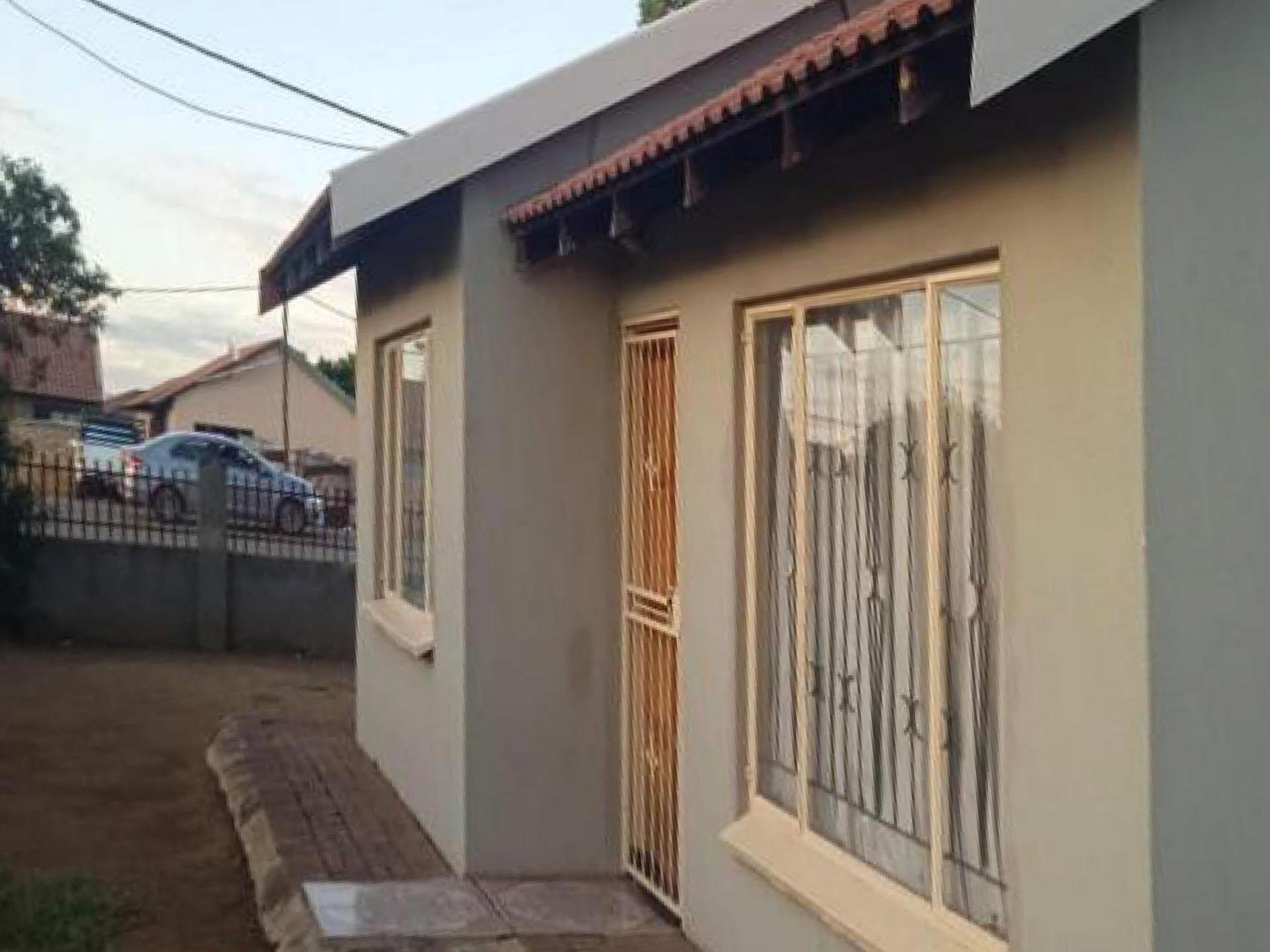 Front View of property in Boitekong