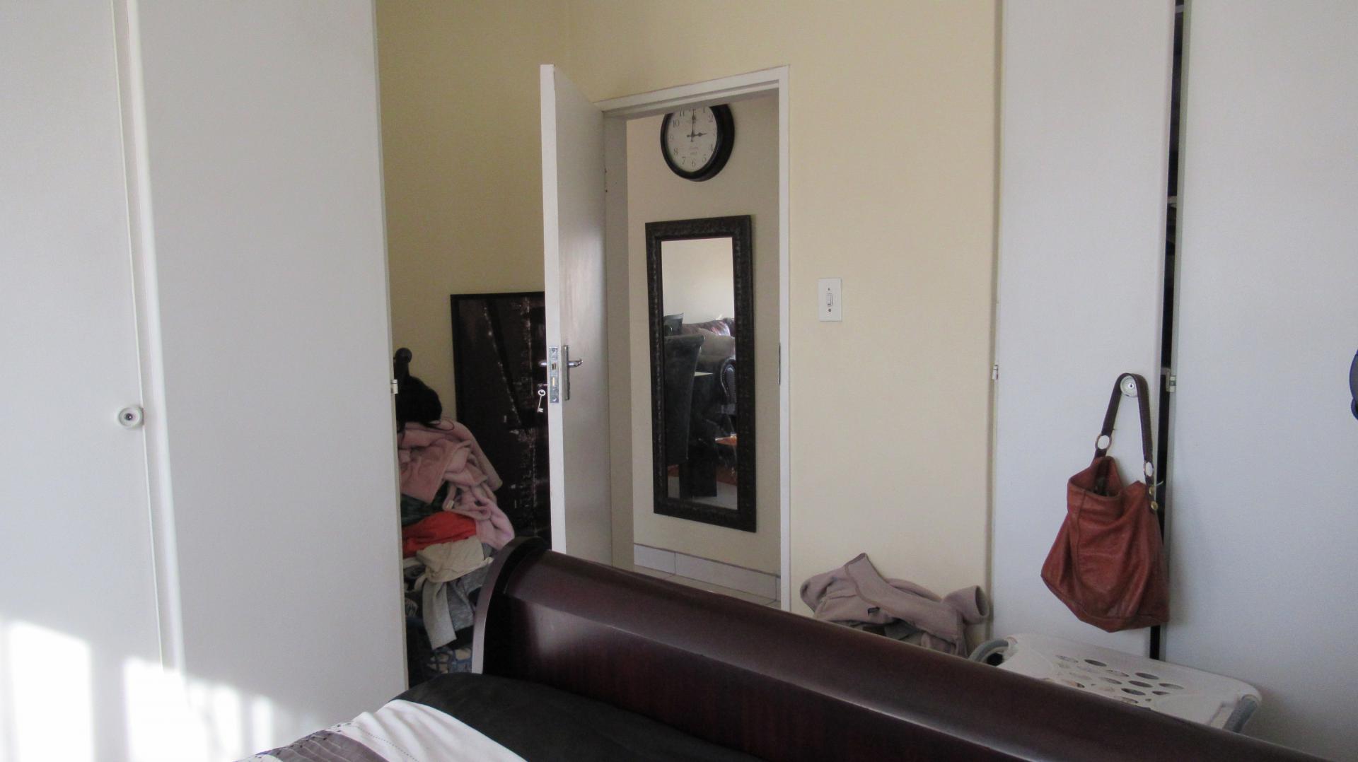 Main Bedroom - 16 square meters of property in Buccleuch