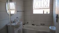 Bathroom 1 - 5 square meters of property in Buccleuch