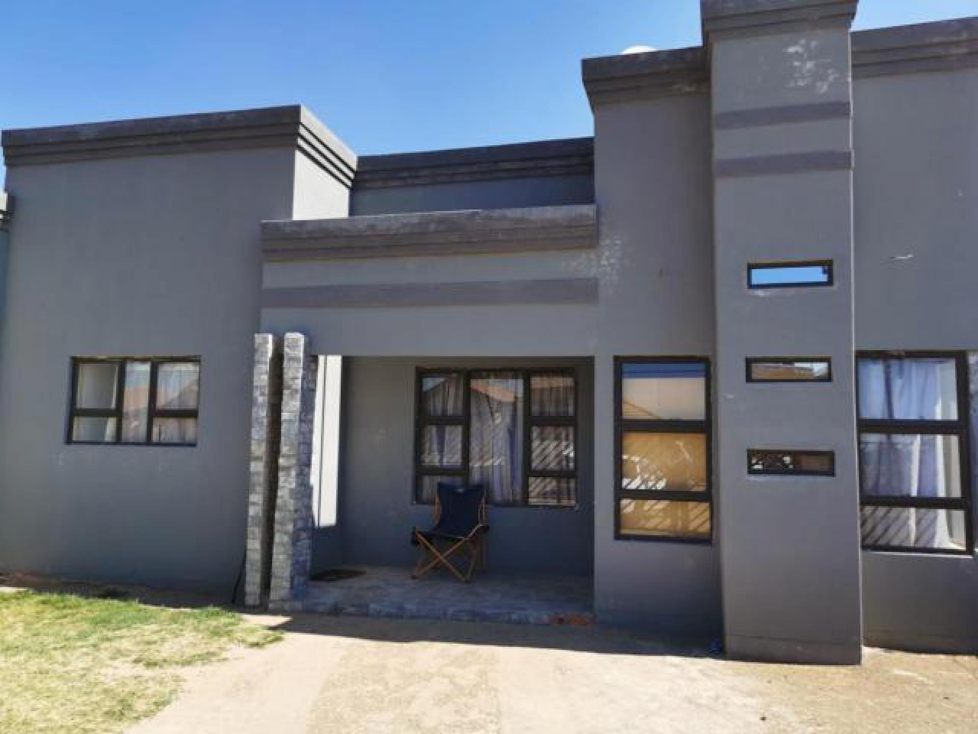 Front View of property in Bloemspruit