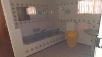 Bathroom 1 - 10 square meters of property in Welverdiend