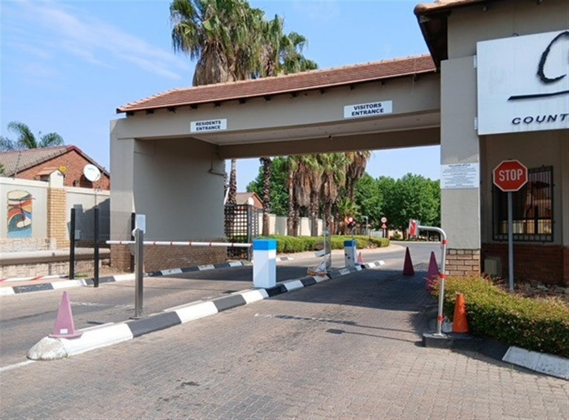 Front View of property in Sagewood