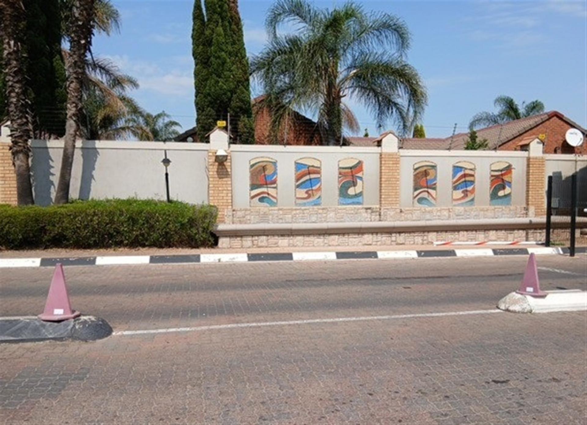 Front View of property in Sagewood