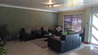 Lounges - 15 square meters of property in Parow Valley