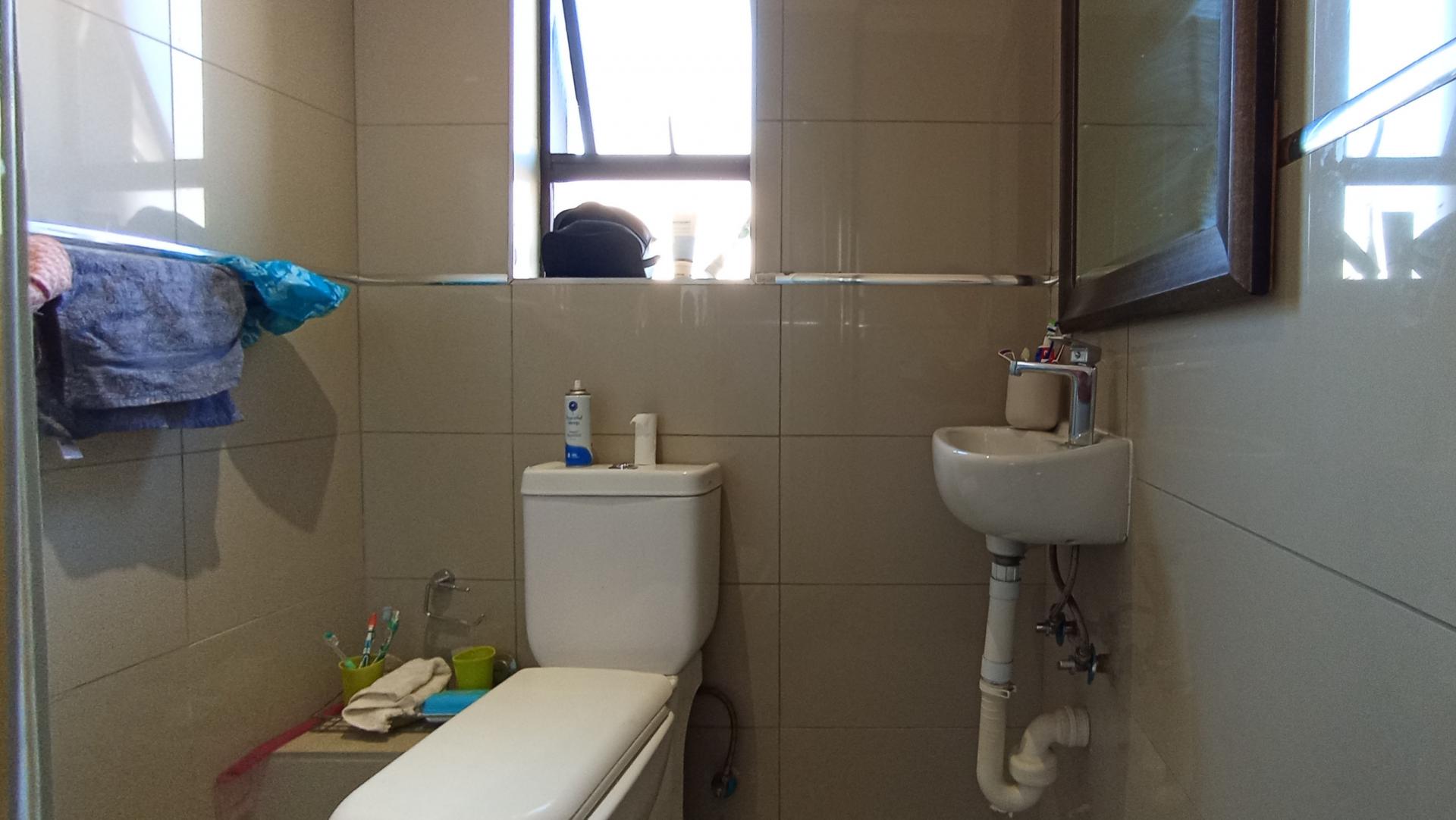 Bathroom 2 of property in Rua Vista