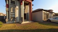 3 Bedroom 3 Bathroom Sec Title for Sale for sale in Rua Vista