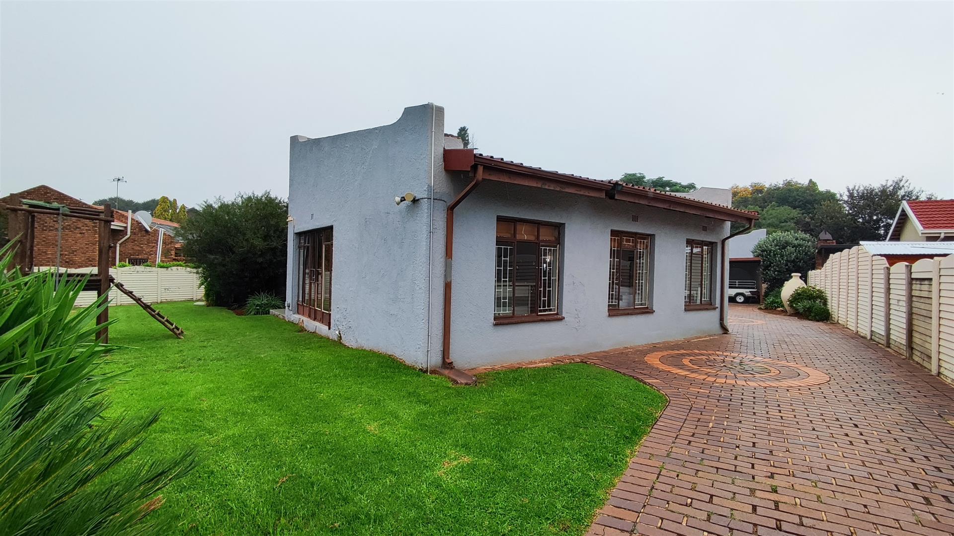 Front View of property in Pomona