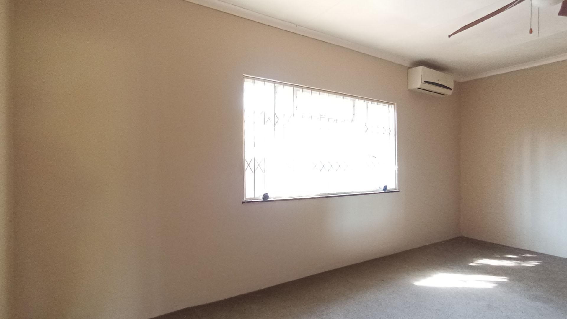 Bed Room 3 - 20 square meters of property in Claremont