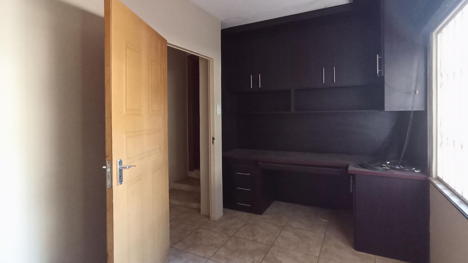 Study - 16 square meters of property in Claremont