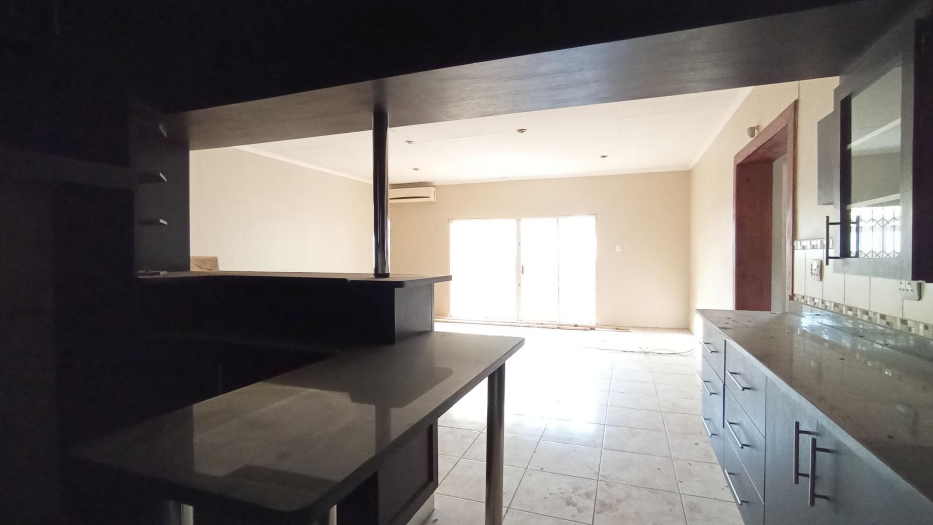 Kitchen - 36 square meters of property in Claremont