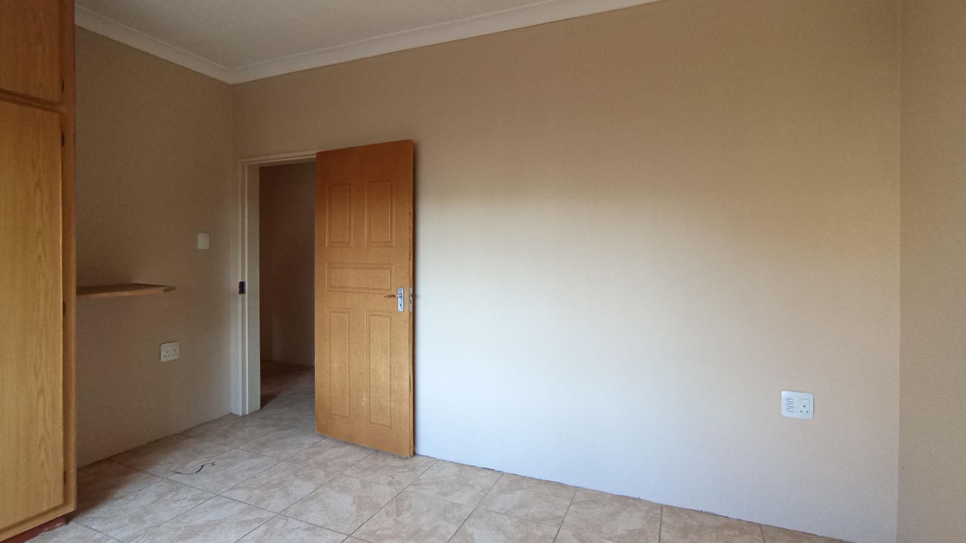 Bed Room 2 - 14 square meters of property in Claremont